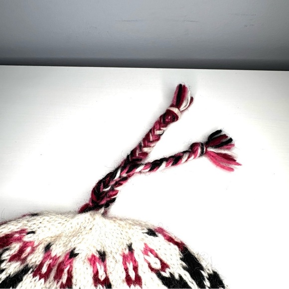 Newari Nepal Icelandic Designs Wool Beanie Hat Cap Toque Winter Women's OS NWT - Picture 5 of 9